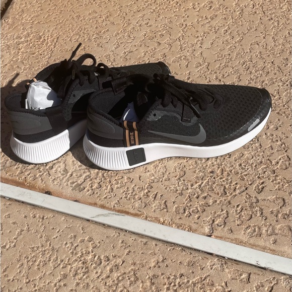 Nike Black and Gold Running Sneakers Shoes for Women’s size 6.5 - Picture 8 of 11